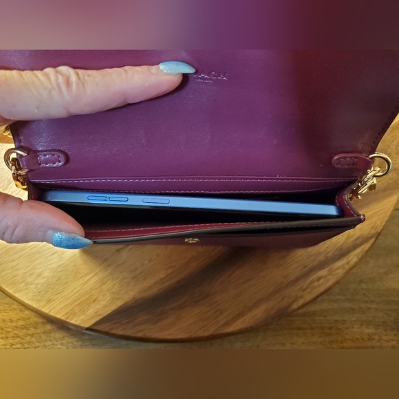 COACH CELL CROSSBODY WALLET IN PERFECT CONDITION! - Picture 11 of 14